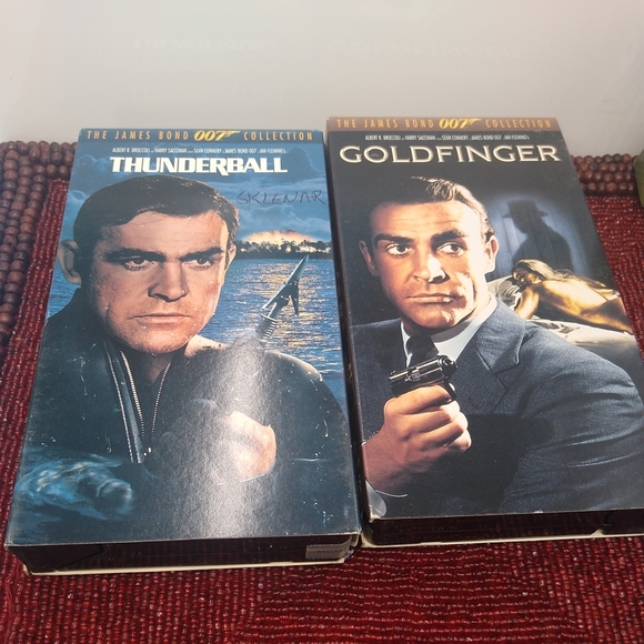 Deluxe Edition Bond 007 Gift Set 8 VHS Tapes +. Co - Picture 3 of 9